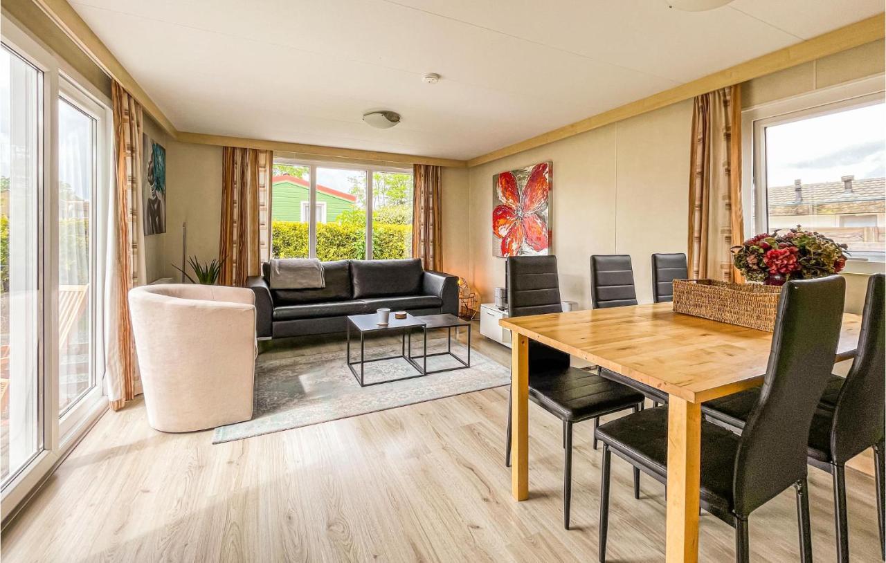 3 Bedroom Stunning Stacaravan In Tzummarum Kültér fotó