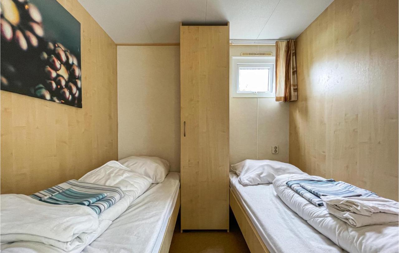 3 Bedroom Stunning Stacaravan In Tzummarum Kültér fotó