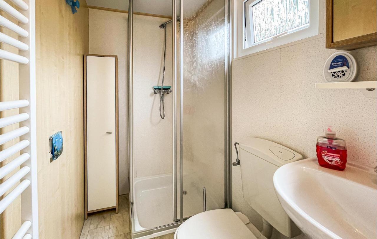 3 Bedroom Stunning Stacaravan In Tzummarum Kültér fotó